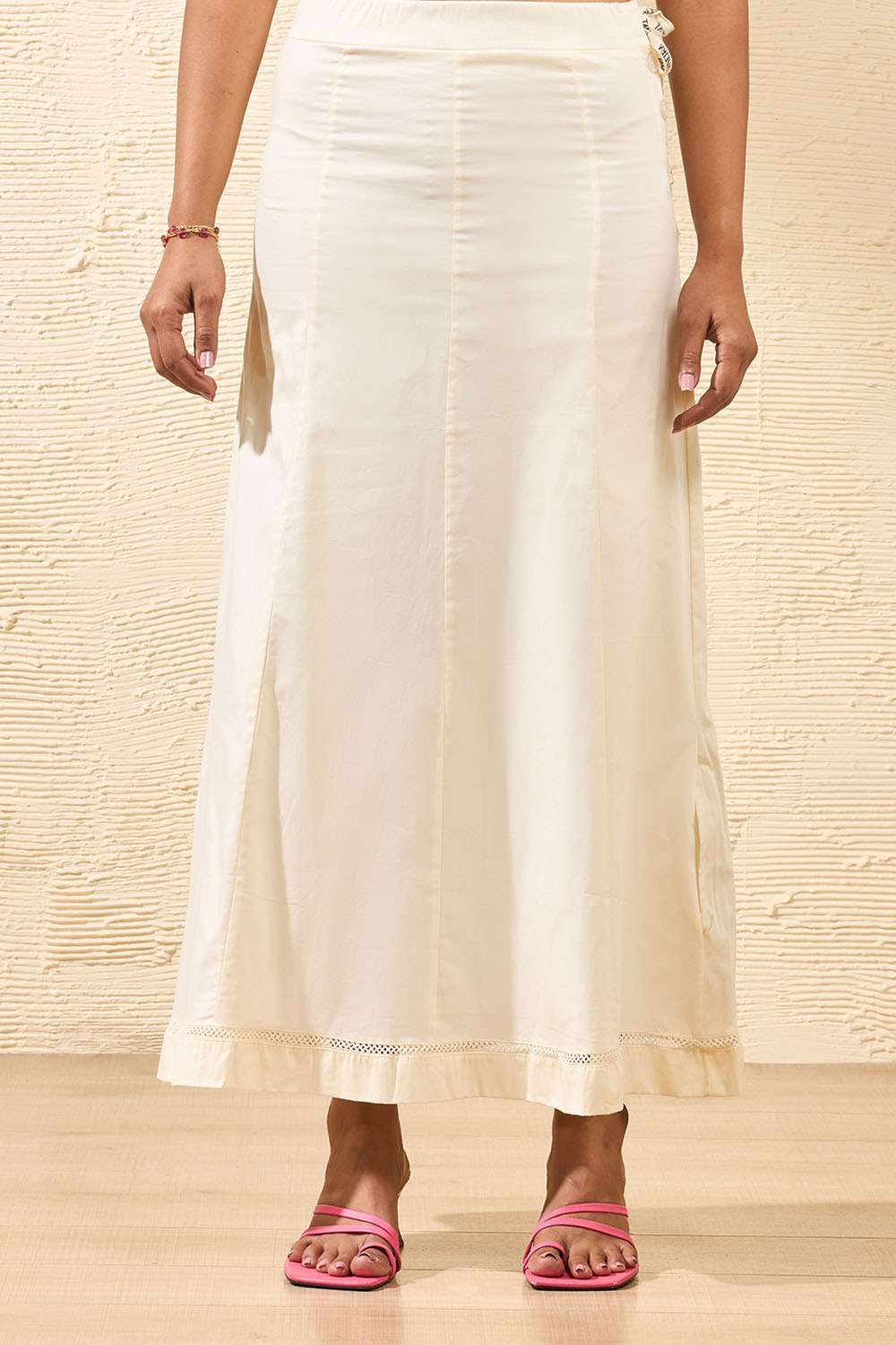 Off White Woven Cotton Lycra Inskirt image number null