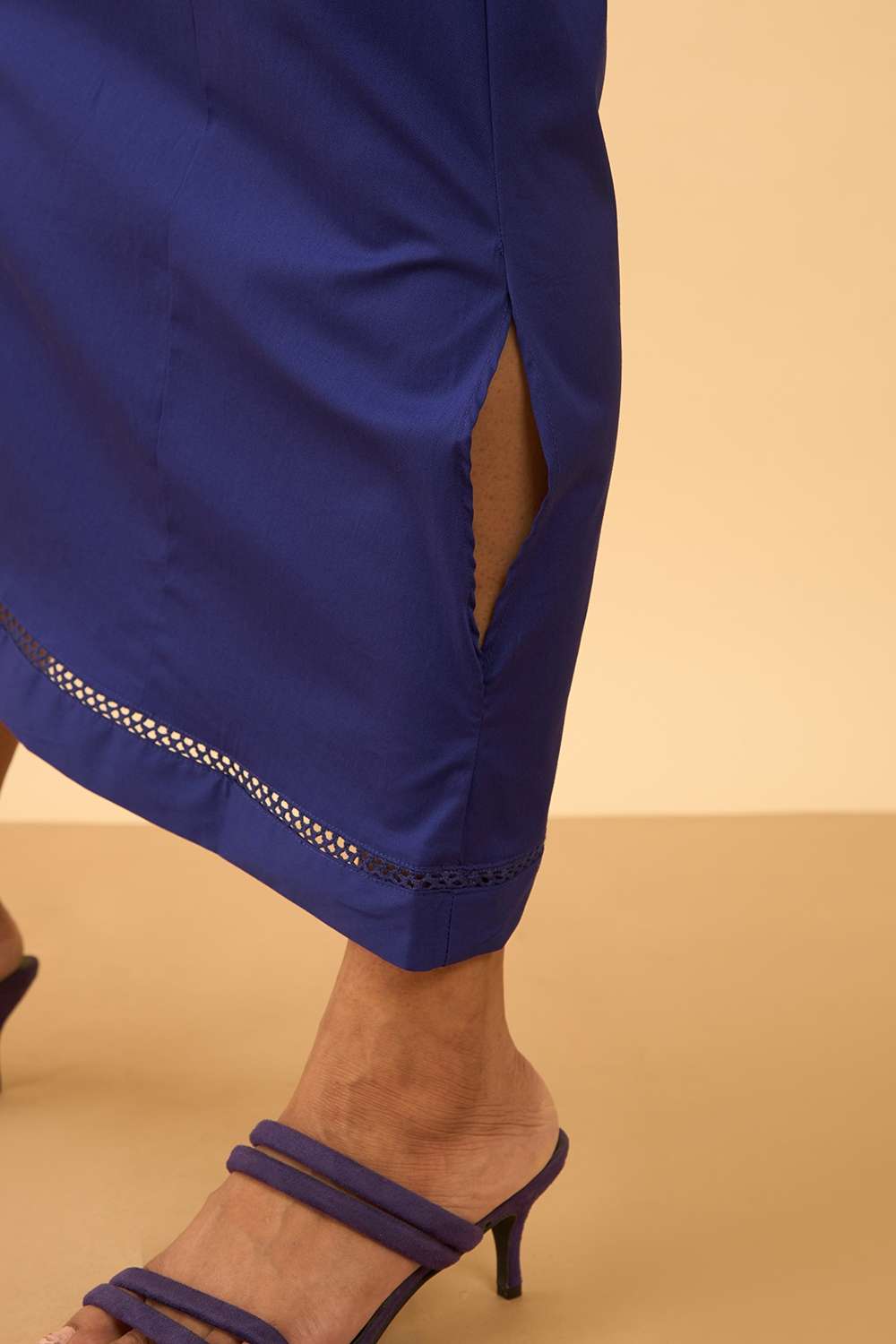 Blue Woven Cotton Lycra Inskirt image number null