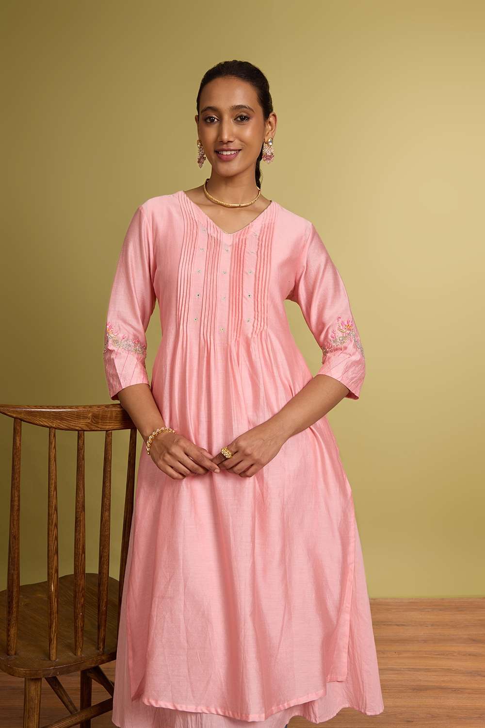 Light Pink Pure Silk Cotton Embroidered Kurta with Slip image number null