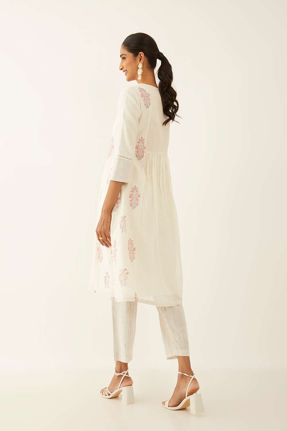 White Pure Silk Cotton Printed Sanganeri Kurta Set image number null
