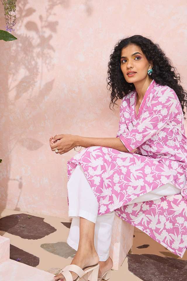 Violet Screen Printed Pure Cotton Kurta image number