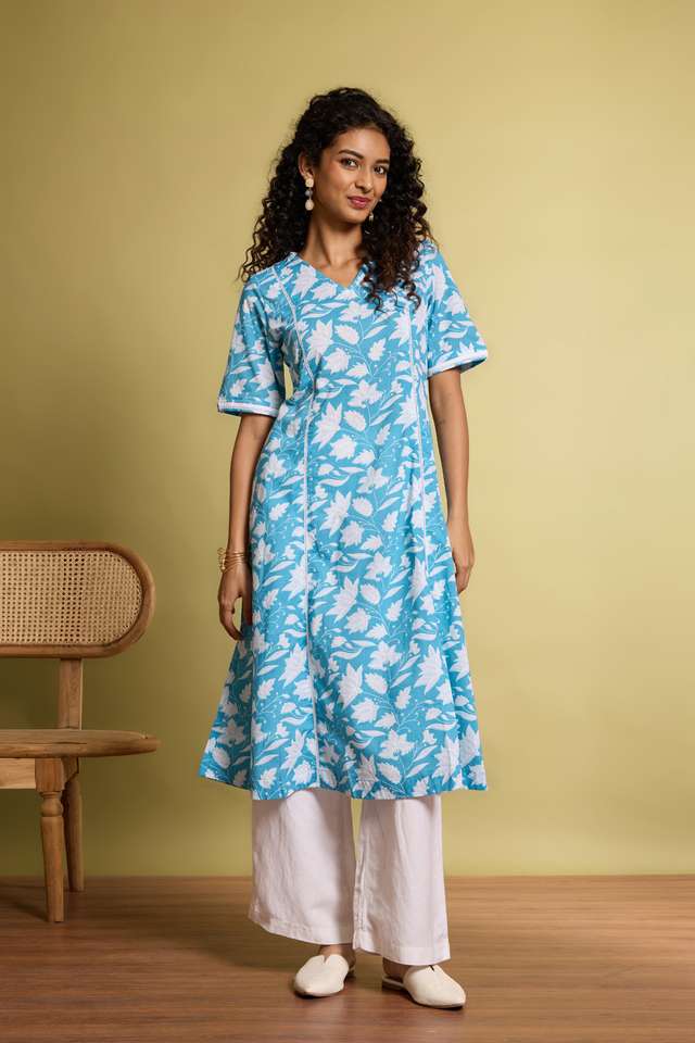 Blue Screen Printed Pure Cotton Kurta image number