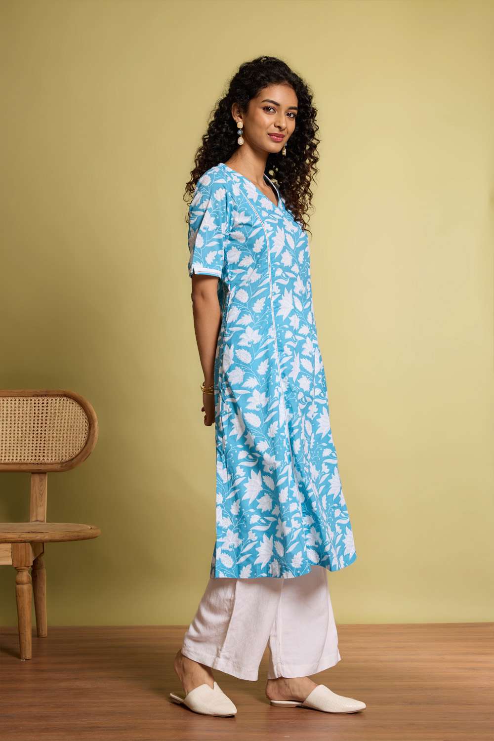 Blue Screen Printed Pure Cotton Kurta image number null