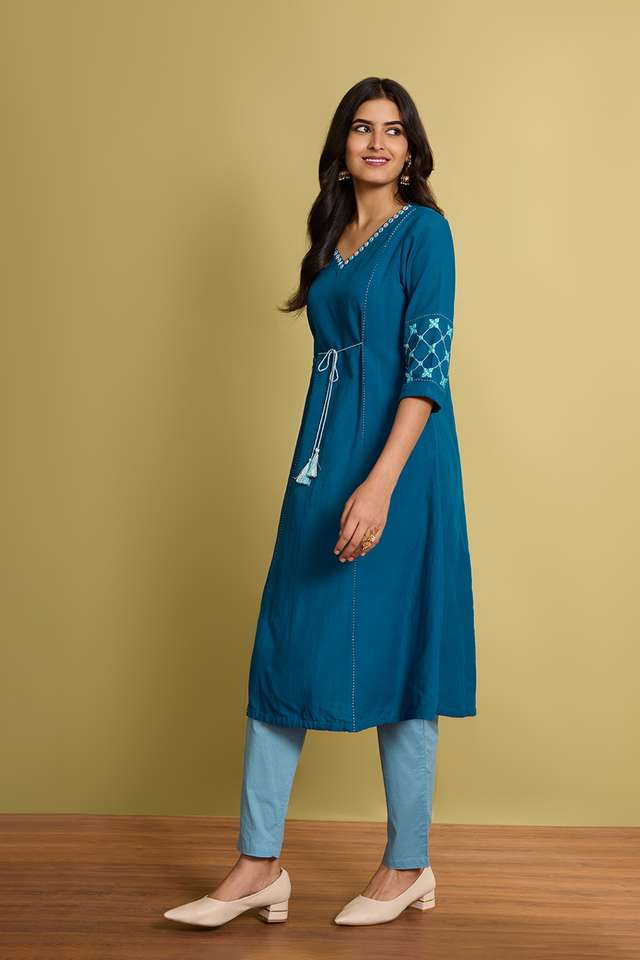 Blue Viscose Cotton Embroidered Kurta thumbnail image number null