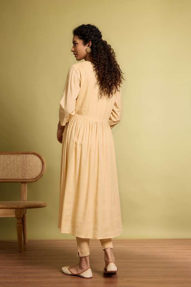 Off White Viscose Embroidered Kurta thumbnail image number null