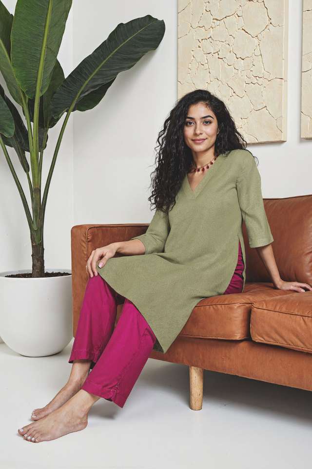 Green Pure Cotton  Embroidered Kurta image number