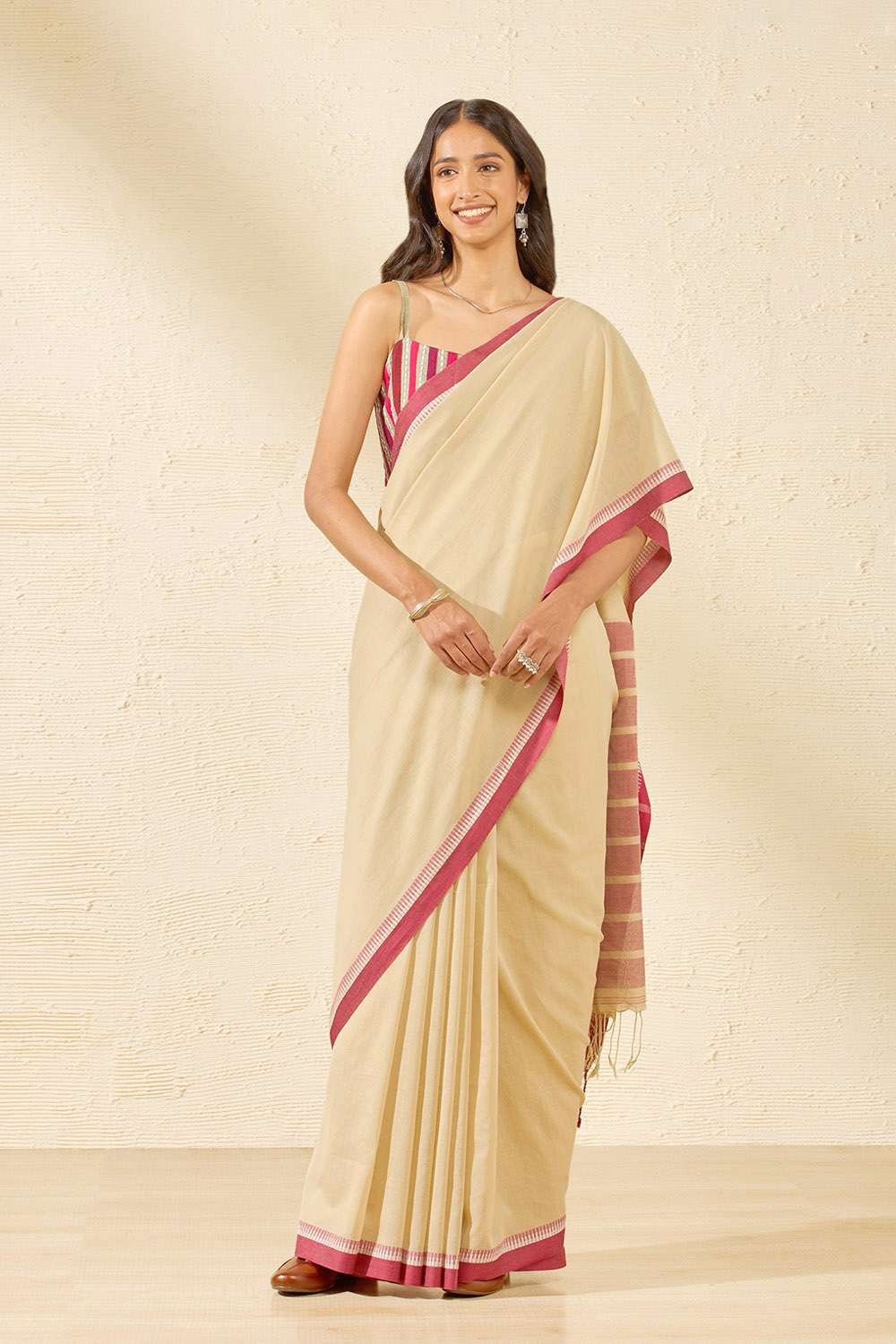 Beige Woven Pure Cotton Bengal Saree image number null