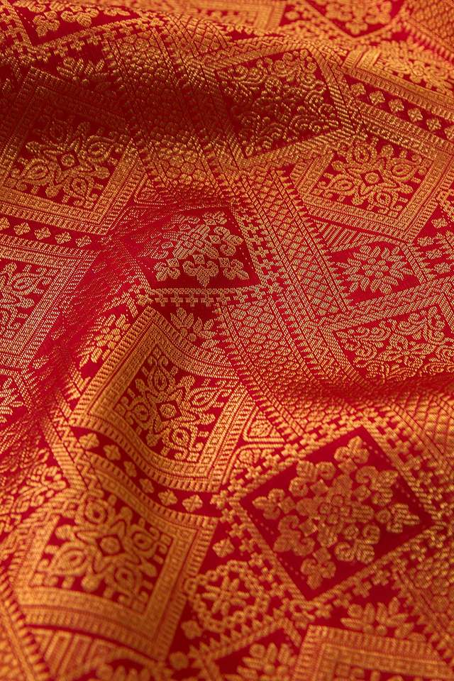 Red Pure Silk Woven Kanjivaram Saree thumbnail image number null