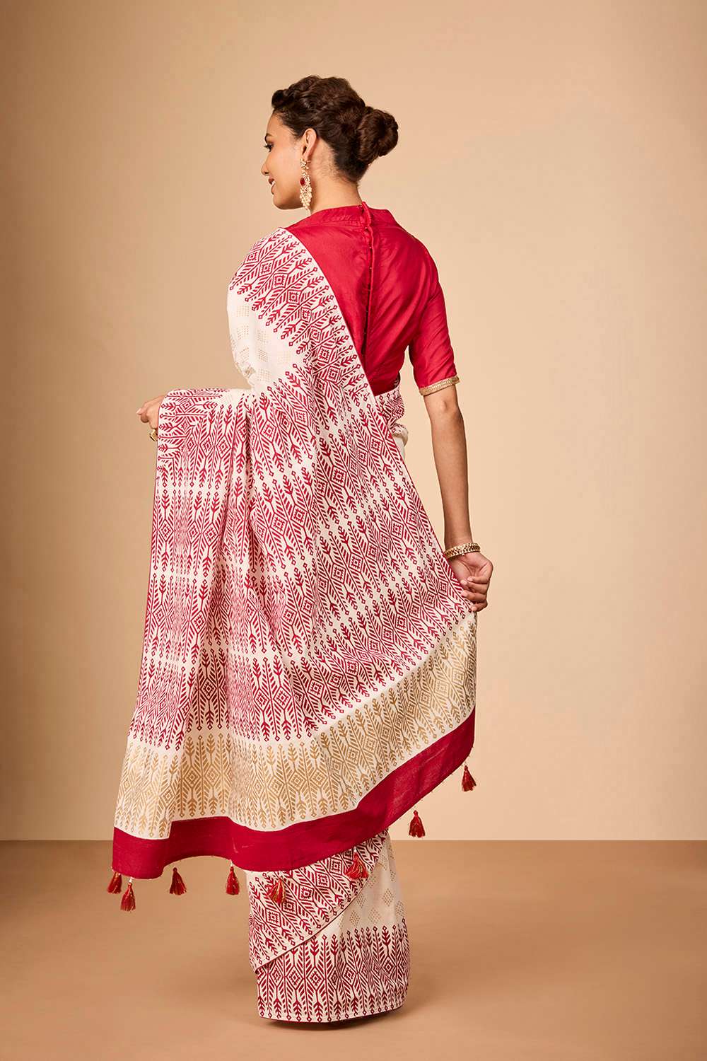 Off White Pure Cotton Printed Embroidery Saree image number null