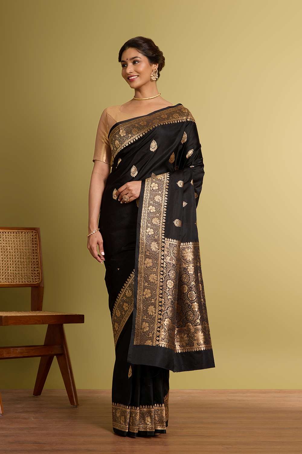 Black Pure Silk Kadwa Banarasi Saree image number null