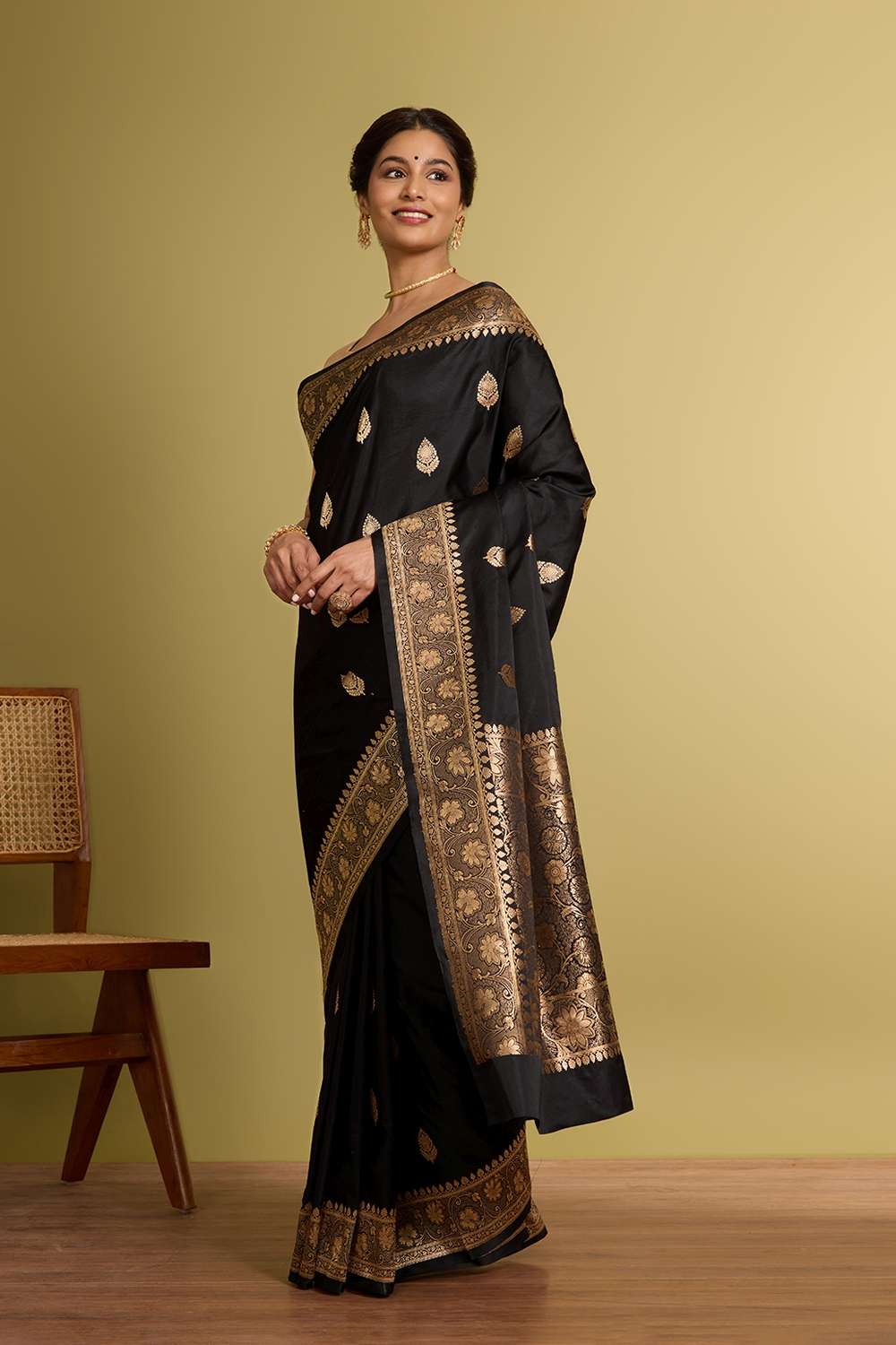 Black Pure Silk Kadwa Banarasi Saree image number null