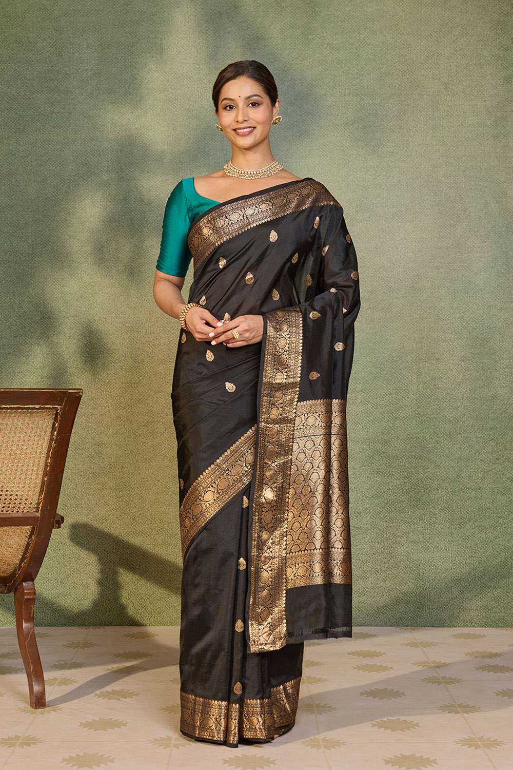 Black Silk Viscose Kadwa Banarasi Saree image number null