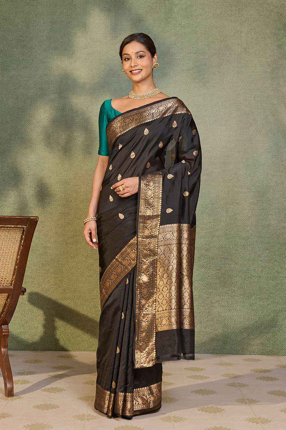 Black Silk Viscose Kadwa Banarasi Saree image number null