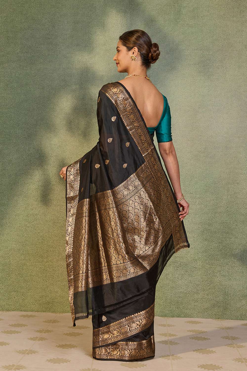 Black Silk Viscose Kadwa Banarasi Saree image number null