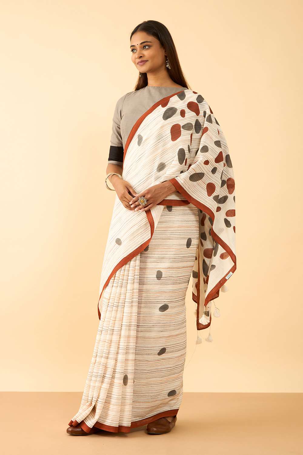 Off White Maharashtra Hand Painted Khadi Cotton Saree image number null
