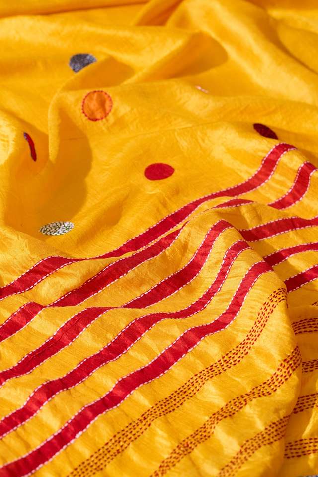 Yellow Bengal Pure Silk Hand Painted Saree thumbnail image number null