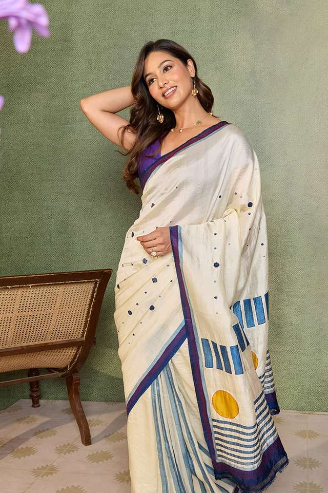 Off White Bengal Pure Silk Kantha Saree thumbnail image number null