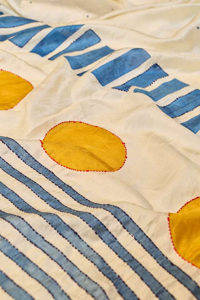 Off White Bengal Pure Silk Kantha Saree thumbnail image number null