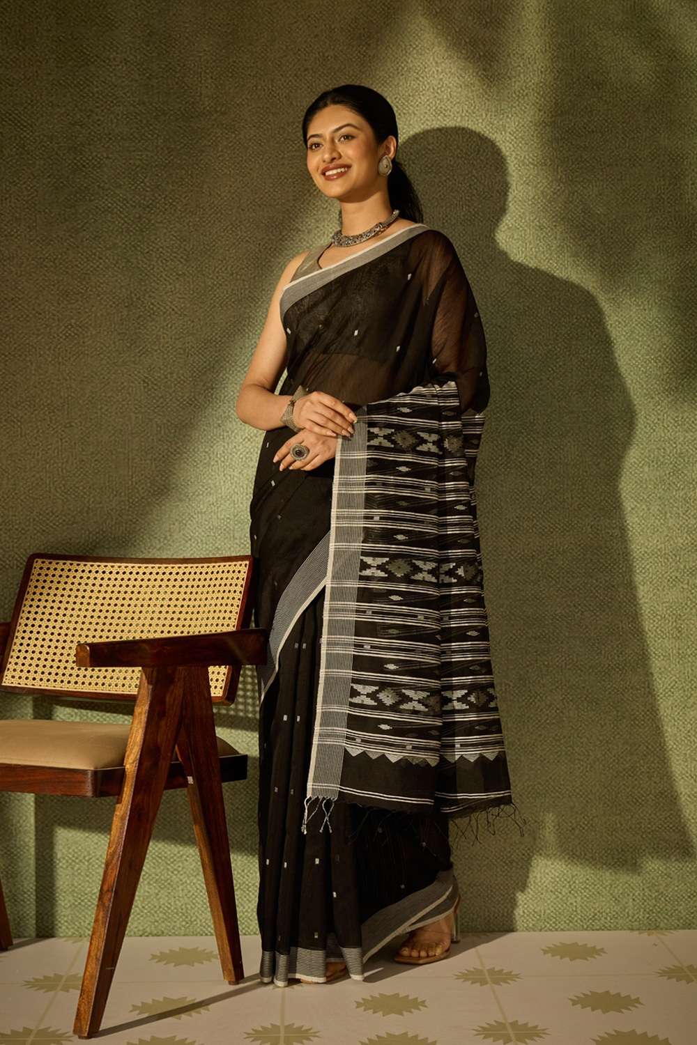 Black Bengal Pure Silk Cotton Jamdani Saree image number null