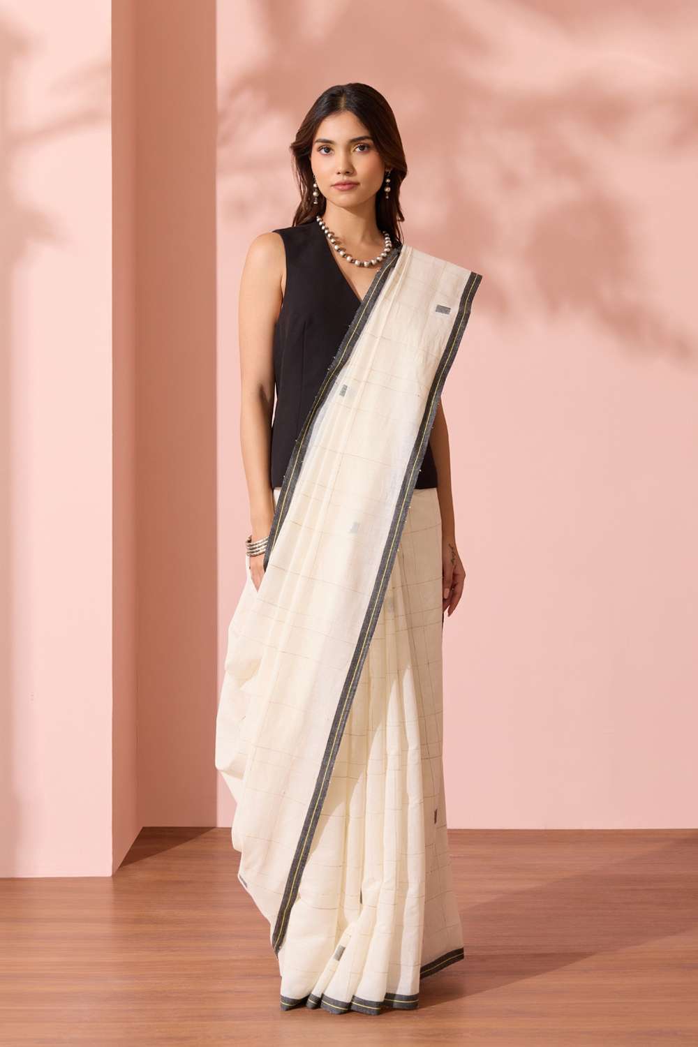 Off White Bengal Pure Cotton Jamdani Saree image number null