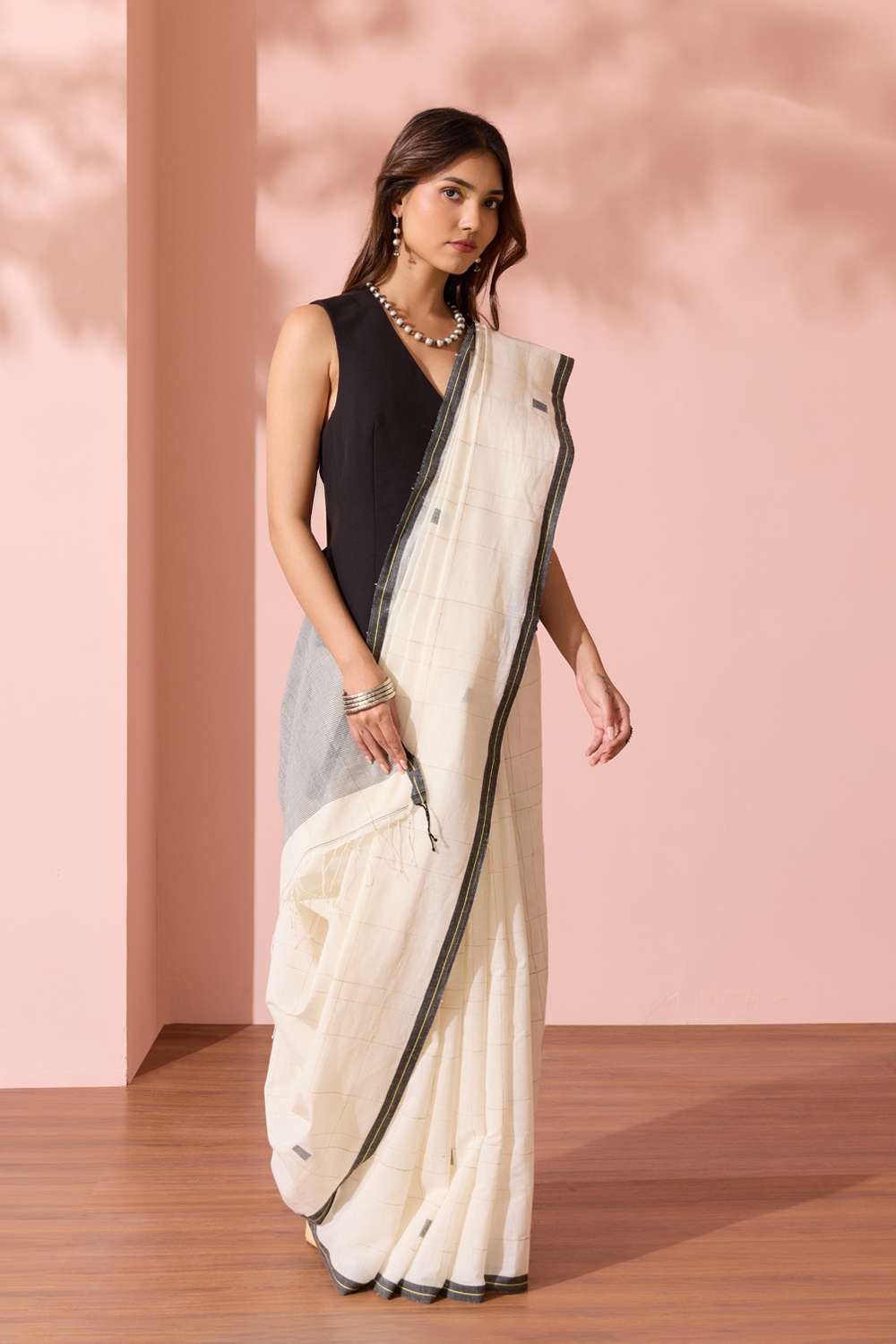 Off White Bengal Pure Cotton Jamdani Saree image number null