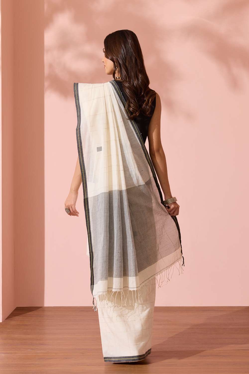 Off White Bengal Pure Cotton Jamdani Saree image number null