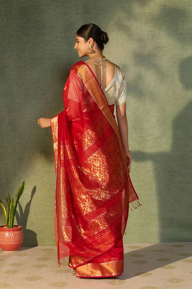 Red Woven Pure Silk Cotton Maheshwari Saree thumbnail image number null