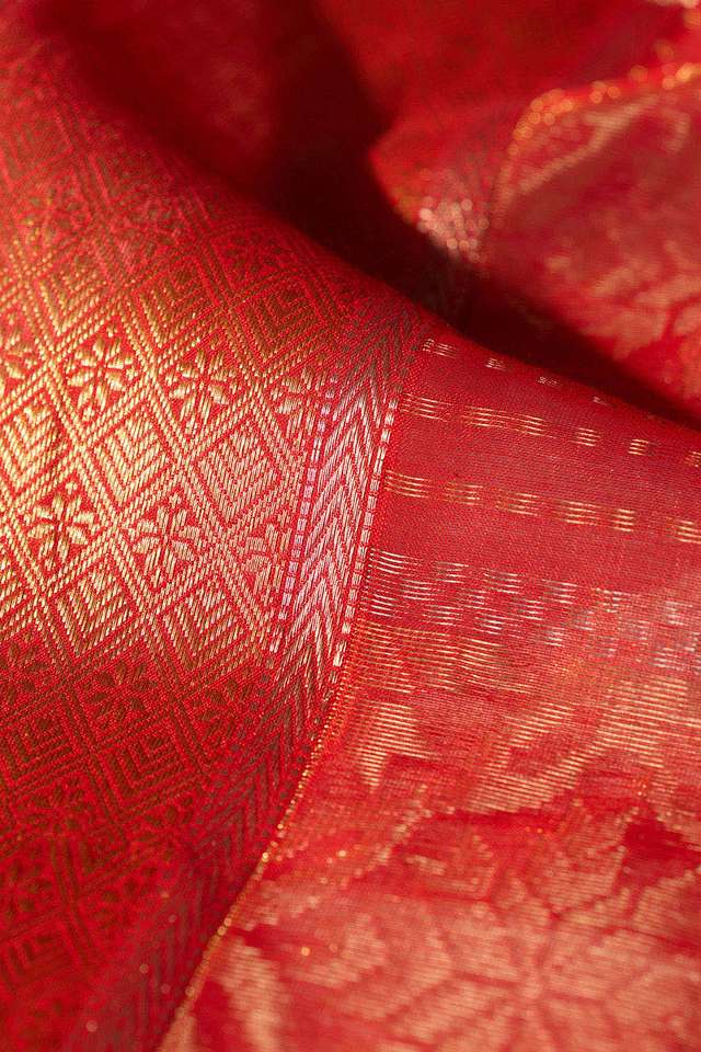 Red Woven Pure Silk Cotton Maheshwari Saree thumbnail image number null