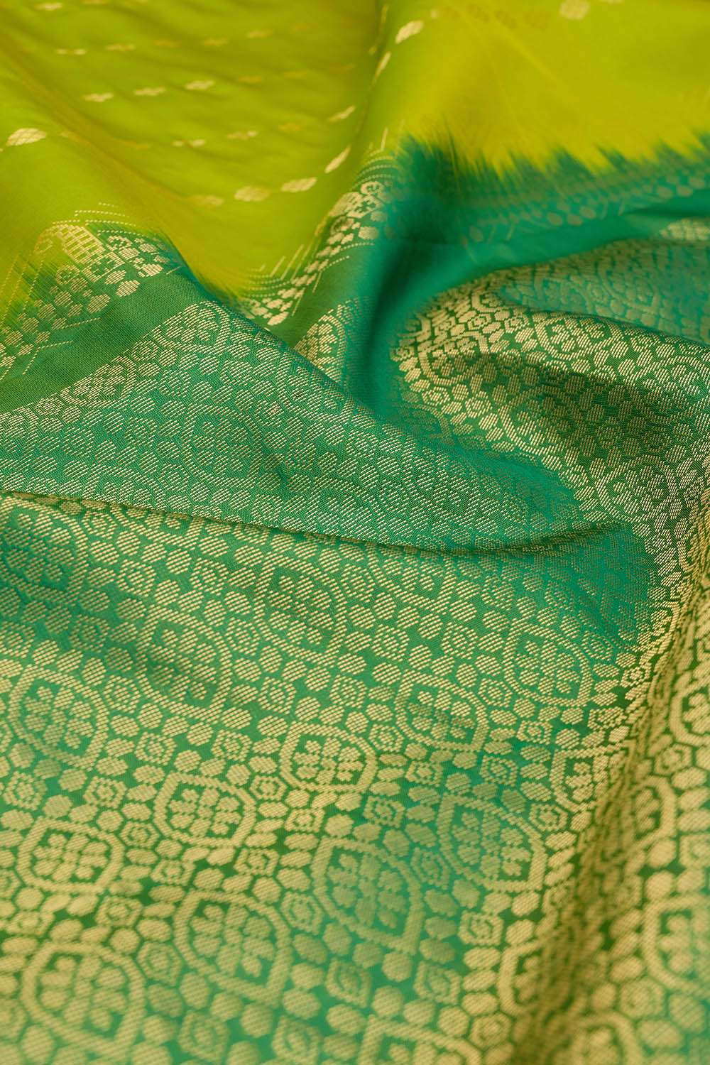 Green Woven Kanjivaram Inspired Design Pure Silk Saree image number null