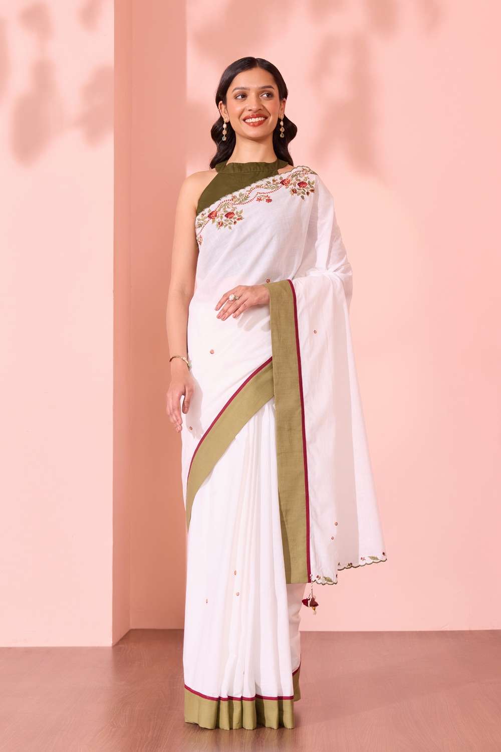 Off White  Pure Cotton Embroidered Saree image number null