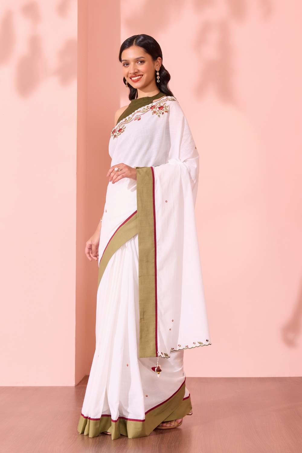 Off White  Pure Cotton Embroidered Saree image number null