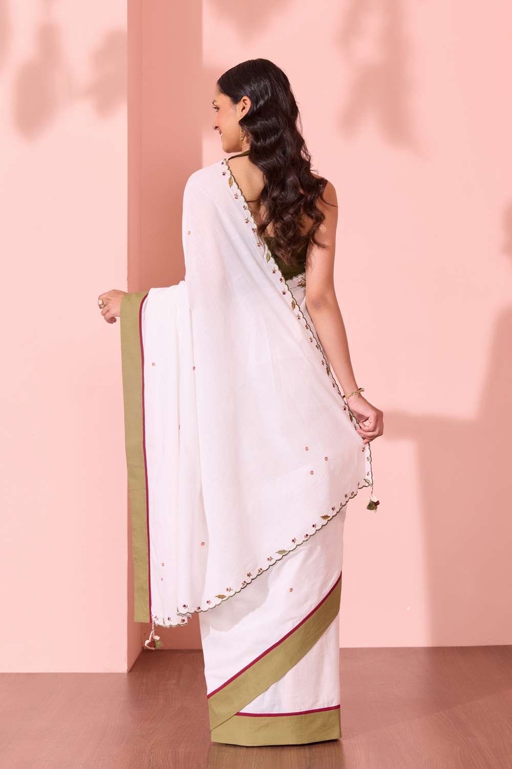 Off White  Pure Cotton Embroidered Saree image number null