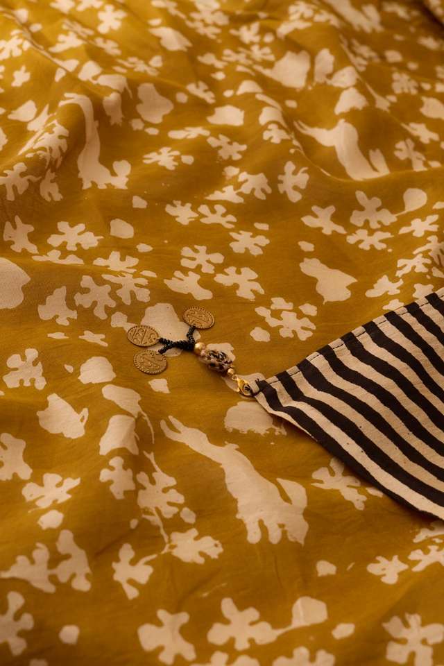 Dark Yellow Bagru Bagru Block Printed Pure Silk Cotton Saree thumbnail image number null