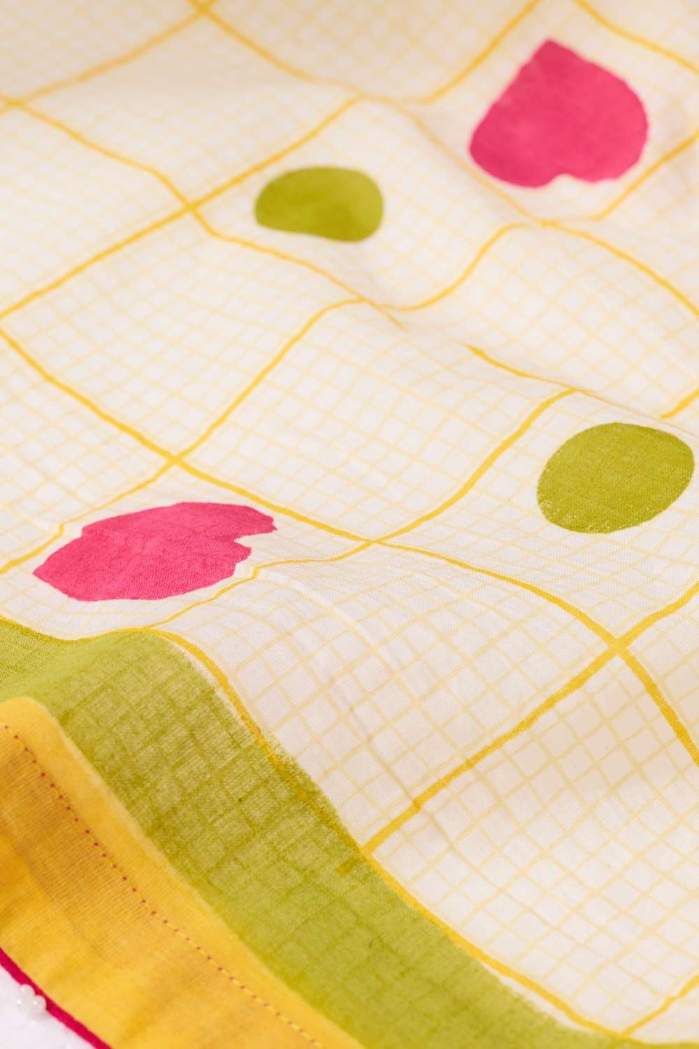 Off White Screen Printed Bengal Pure Cotton Saree image number null