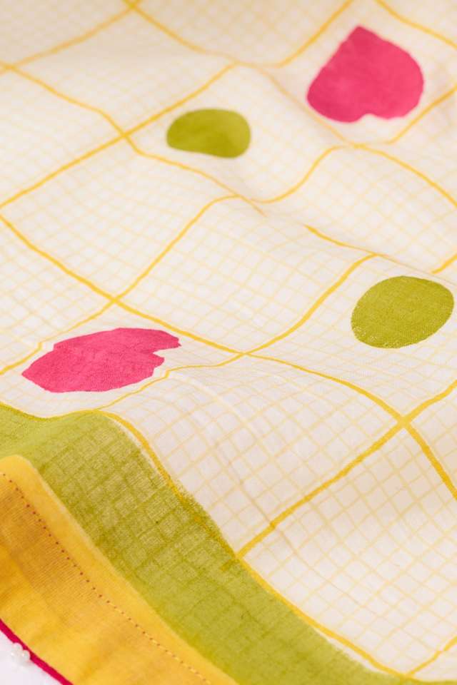 Off White Screen Printed Bengal Pure Cotton Saree thumbnail image number null