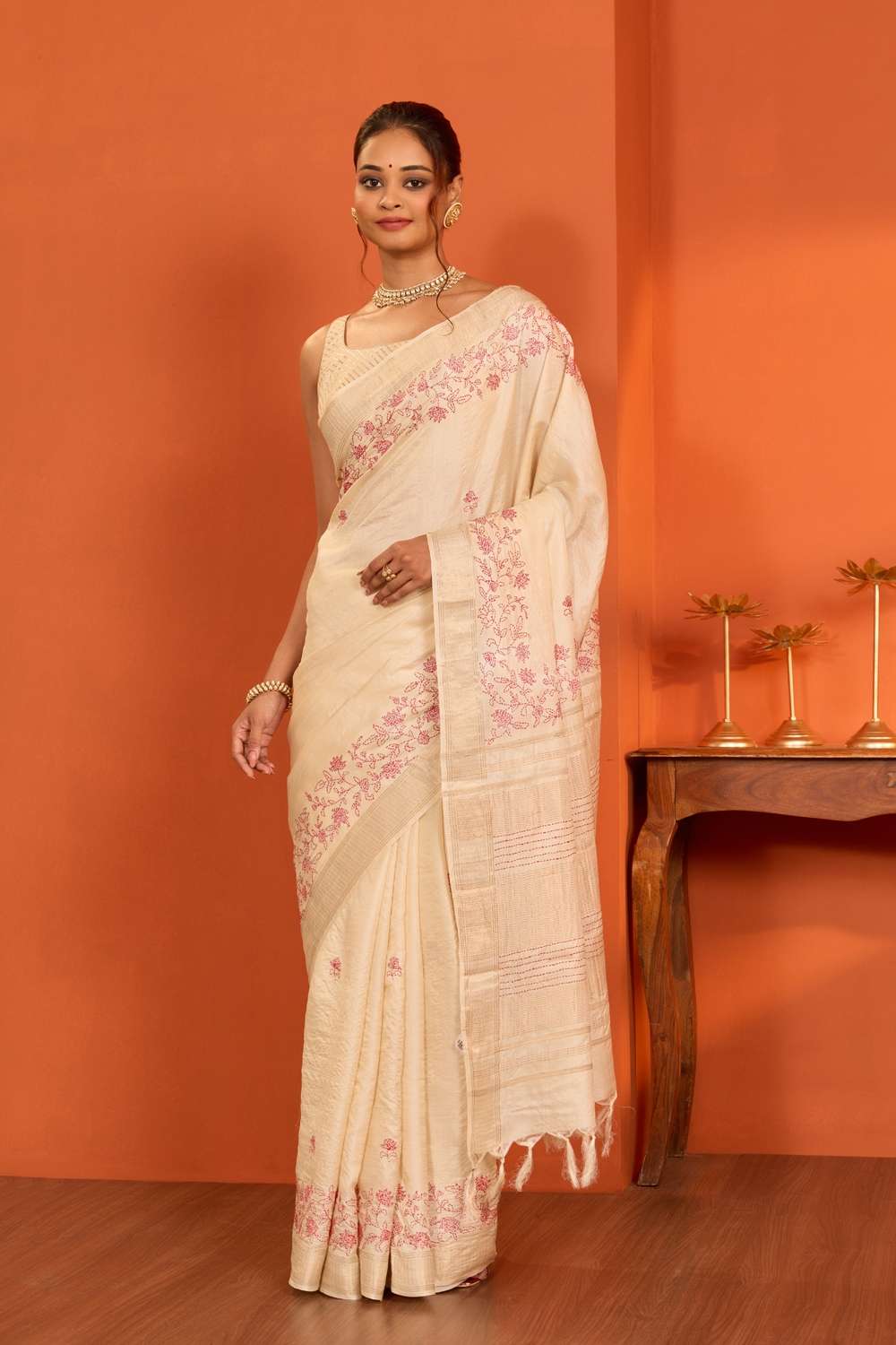 Off White Bengal Pure Tussar Silk Kantha Embroidered Saree image number null