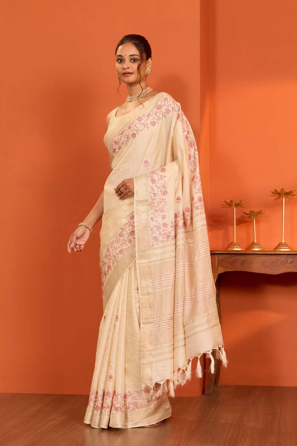 Off White Bengal Pure Tussar Silk Kantha Embroidered Saree image number null