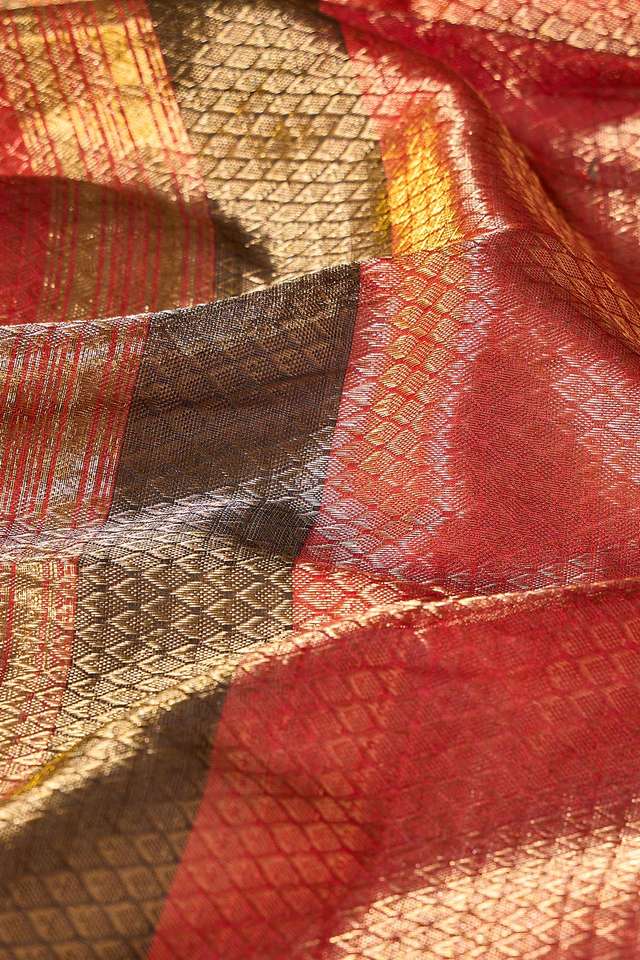 Red Brocade Pure Silk Cotton Maheshwari Saree thumbnail image number null