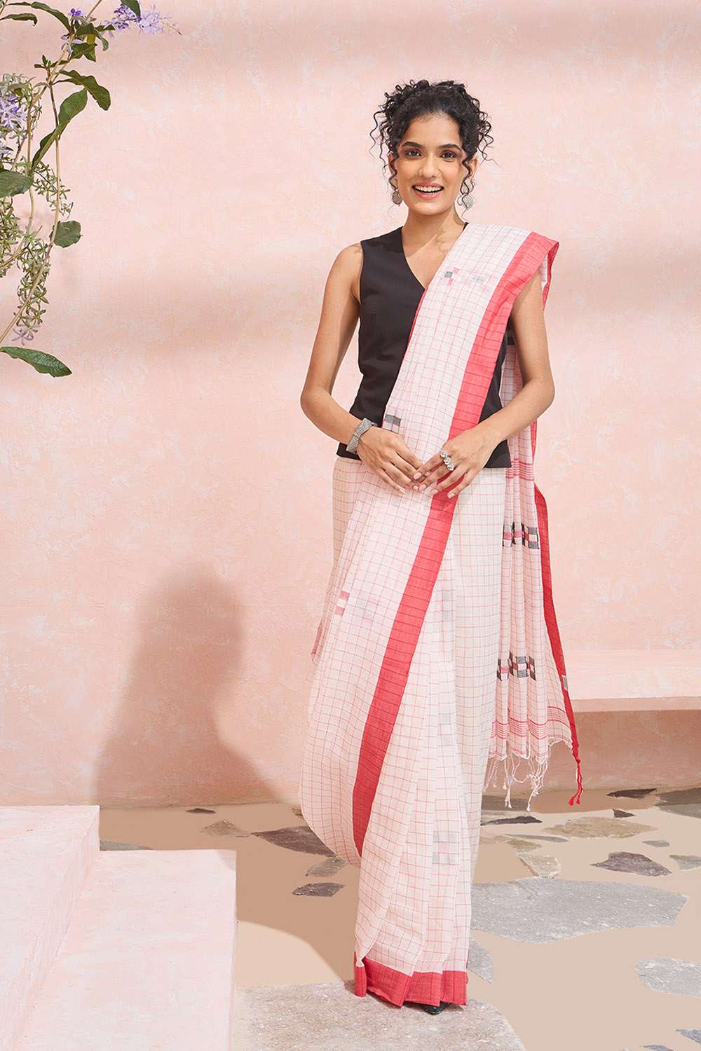 Off White Bengal Pure Cotton Jamdani Saree image number null