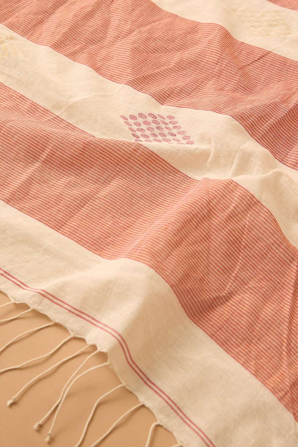 Off White Bengal Pure Cotton Jamdani Saree image number null