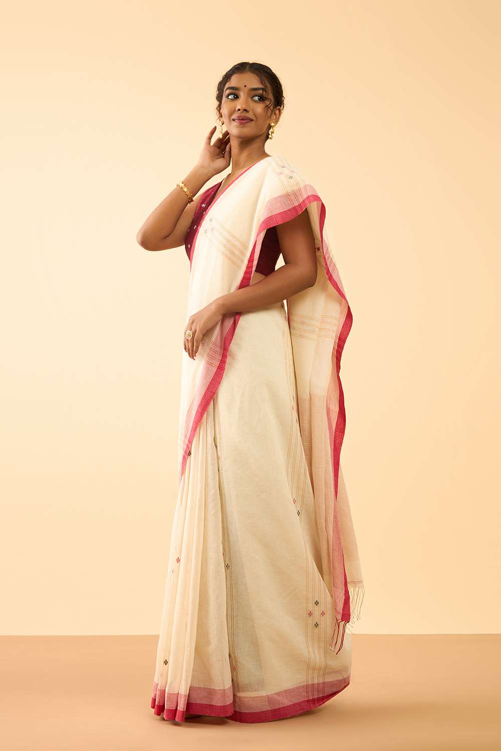 Off White Bengal Pure Cotton Jamdani Saree image number null