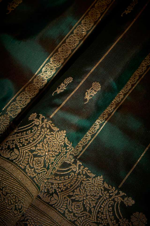 Dark Green Pure Silk Kadwa Banarasi Saree thumbnail image number null