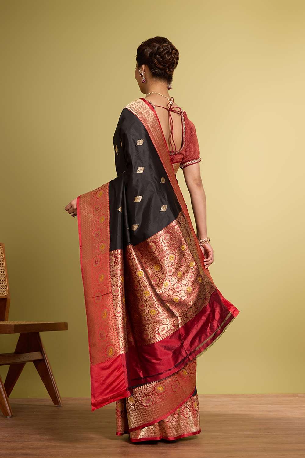 Black Pure Silk Kadwa Banarasi Saree image number null
