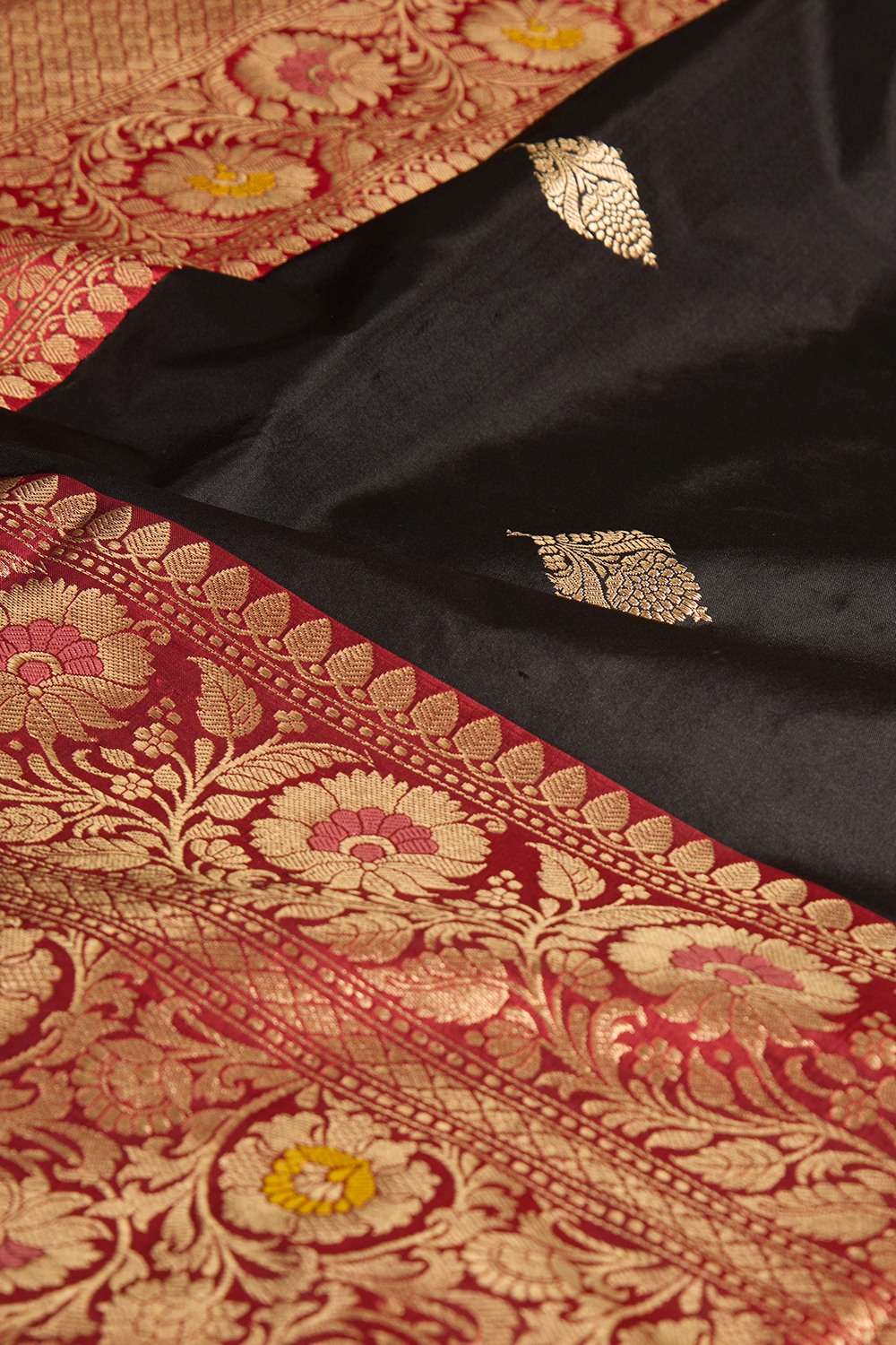 Black Pure Silk Kadwa Banarasi Saree image number null