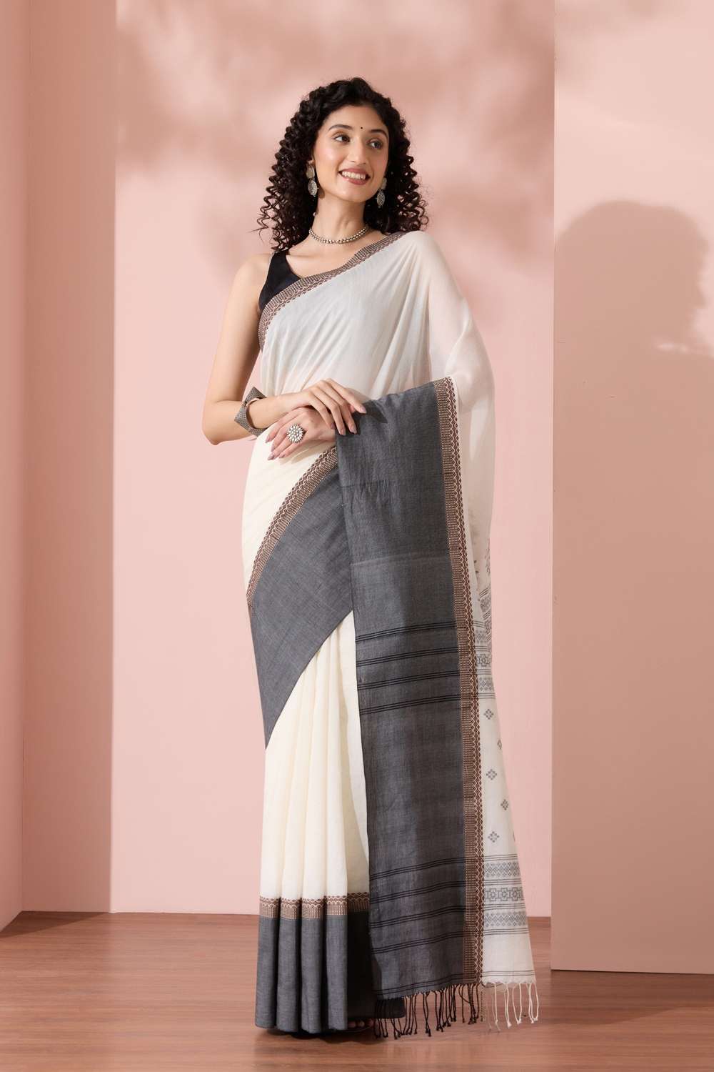 Off White Woven Pure Cotton Bengal Saree image number null
