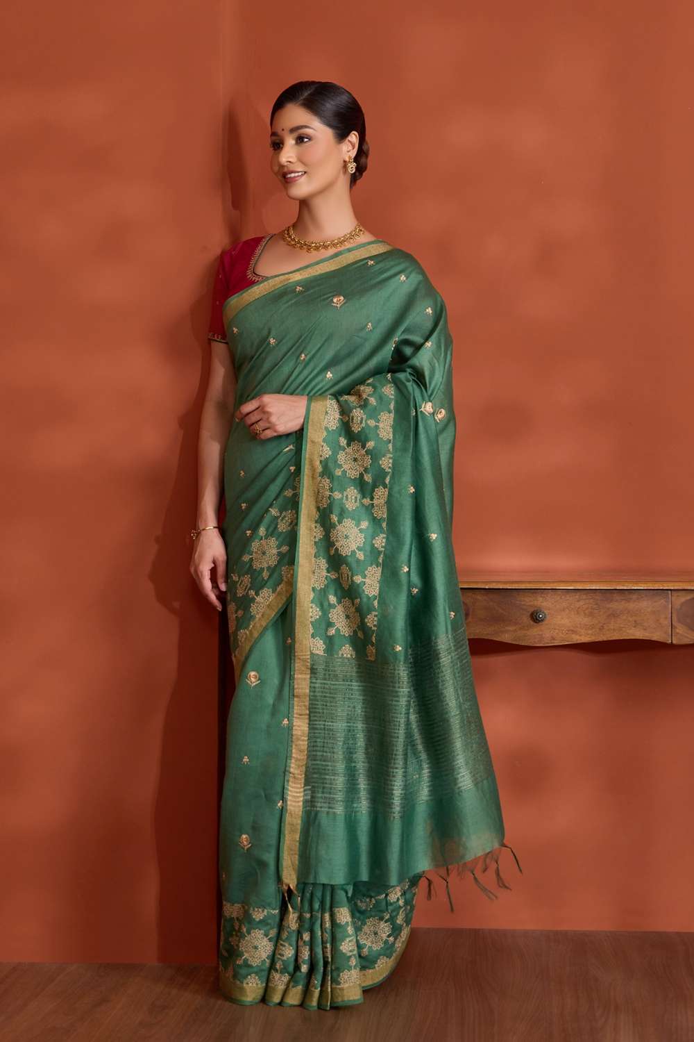 Dark Green Bengal Pure Silk Linen Embroidered Saree image number null