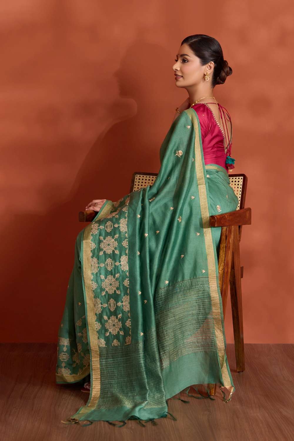 Dark Green Bengal Pure Silk Linen Embroidered Saree image number null