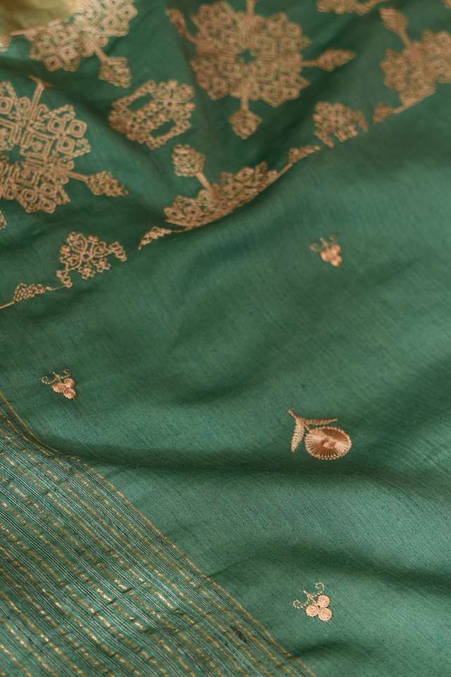 Dark Green Bengal Pure Silk Linen Embroidered Saree thumbnail image number null