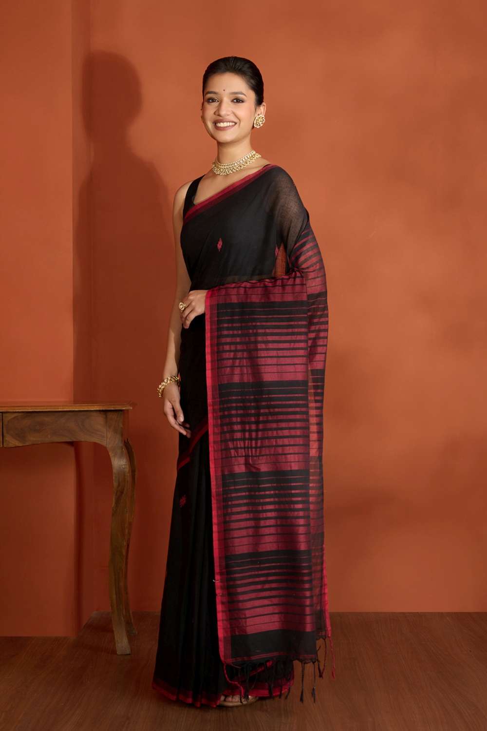 Black Bengal Pure Cotton Jamdani Saree image number null