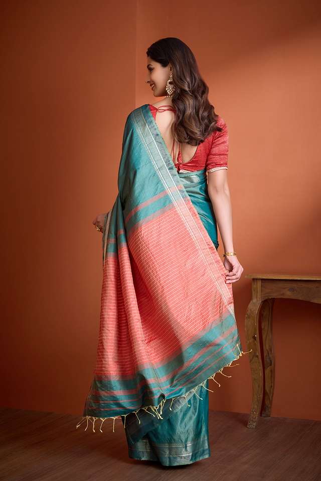 Dark Green Pure Silk Bishnupur Woven Saree thumbnail image number null